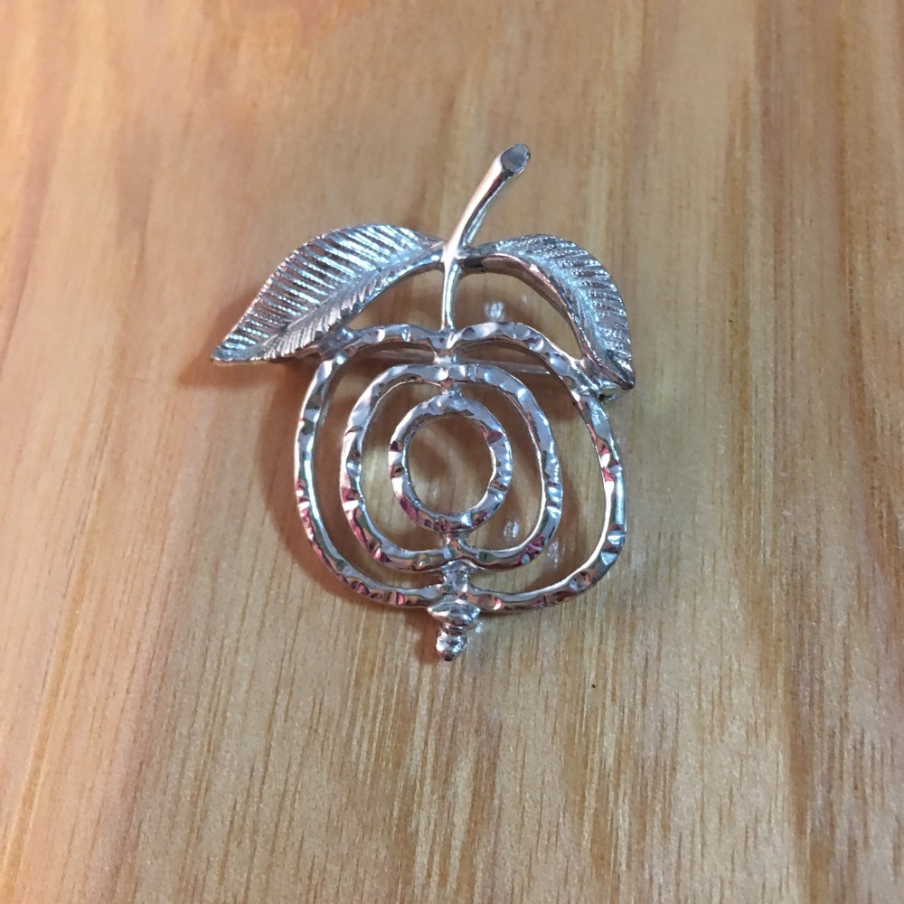 Apple Vintage Silver Tone Pin Brooch Sarah‎ Cov